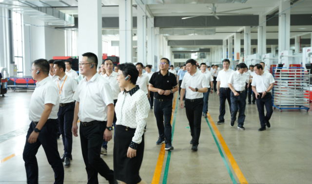 绍兴市及嵊州市政府百人团调研金帝“未来工厂”试点项目，点赞行业标杆